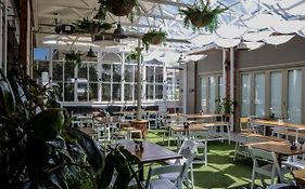 Oscars Hotel And Cafe Bar